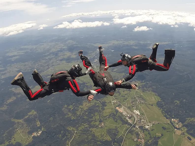 napredno padalsko šolanje po načinu AFF (accelerated free fall)