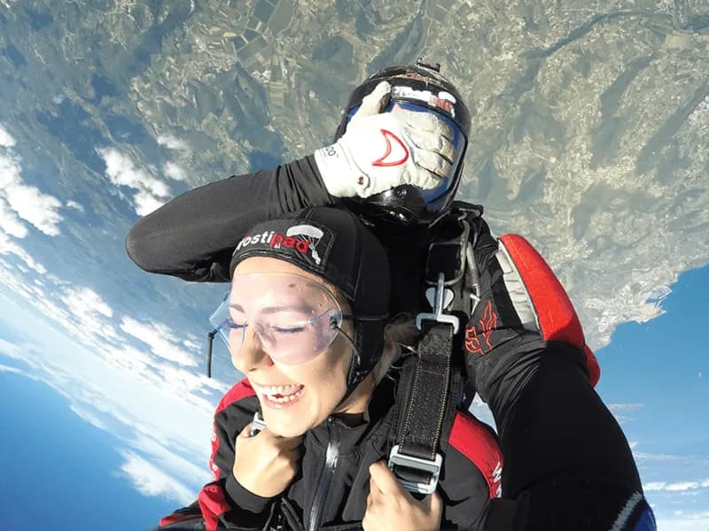 Skok s padalom v tandemu - nasmeh pove več kot 1000 besed