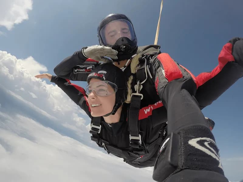 Nirvana ob skoku s padalom v tandemu