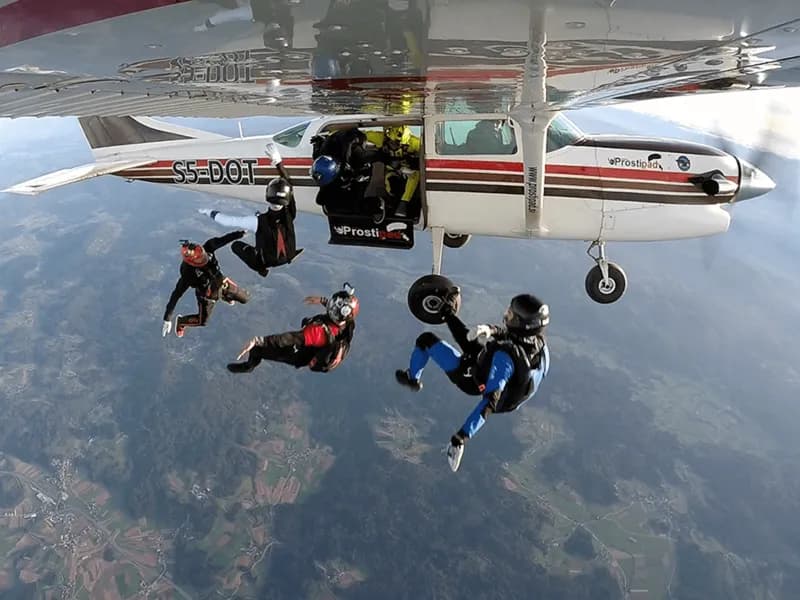 odskok iz letala, skok s padalom