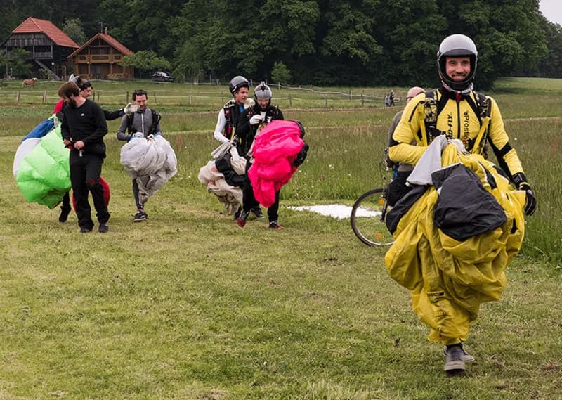 Zadovoljstvo po skoku s padalom