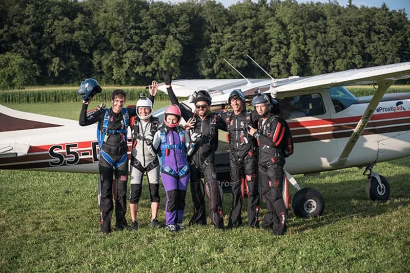 Ekipa pred vkrcavanjem - na skok s padalom