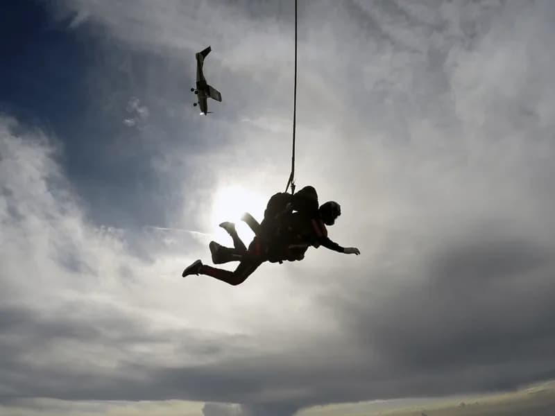 Tandemski skok s padalom - premagovanje strahu pred višino