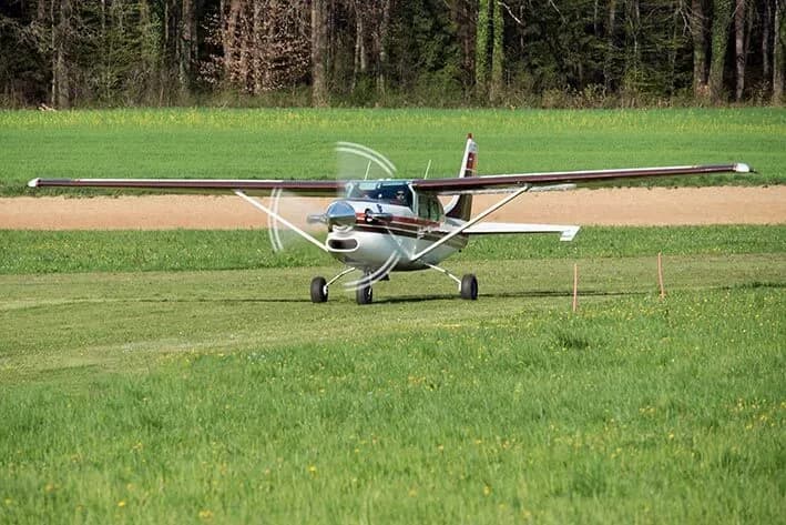 Cessna 206 PT6 - letalo za izvajanje padalske dejavnosti - skokov s padalom 