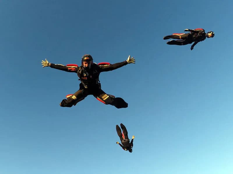 Veselje ob skoku s padalom z letala