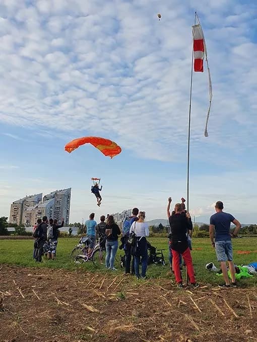 Pristanek po skoku s padalom