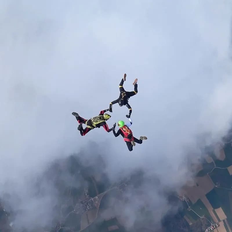 Skok s spadalom v dobri družbi