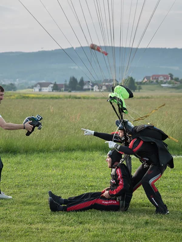 pristanek skoka v tandemu