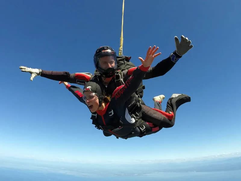 Navdušenje ob skoku s padalom