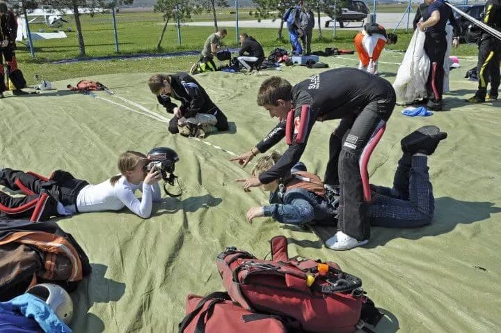 Priprava na skok s padalom leta 2010
