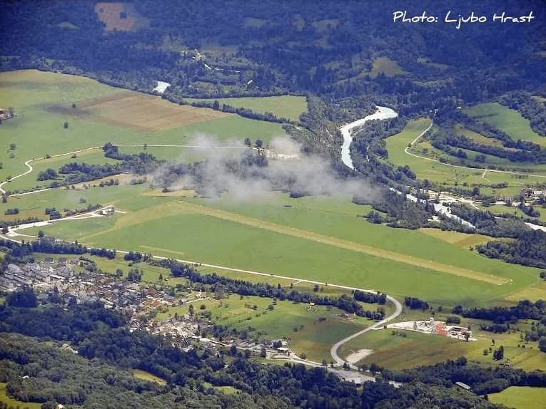 Skok s padalom na letališču Bovec