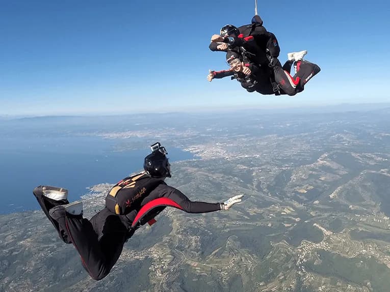 Snemanje skoka s padalom