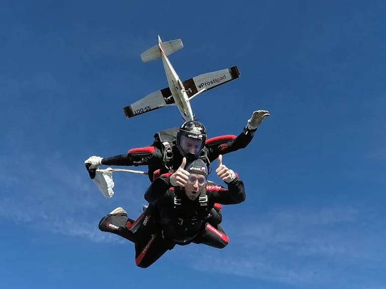 Skok s padalom v tandemu - Prostipad.si