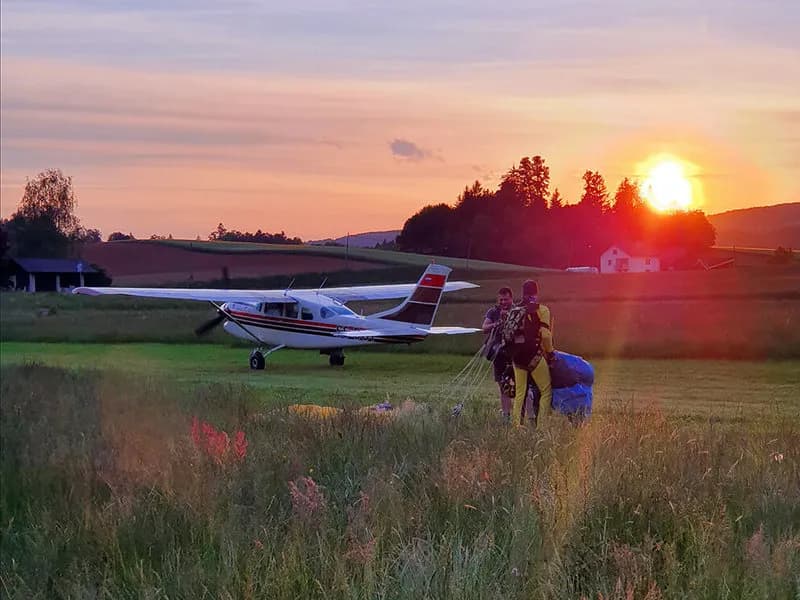Zaključek skakalnega dne na letališču Šentvid pri Stični
