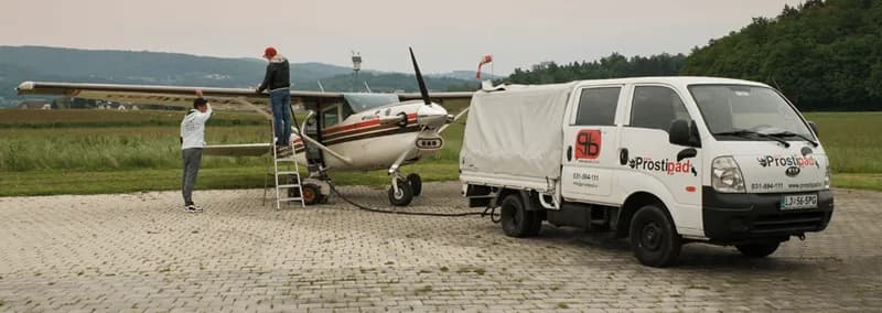 Turbinsko letalo padalske ekipe Prostipad.si