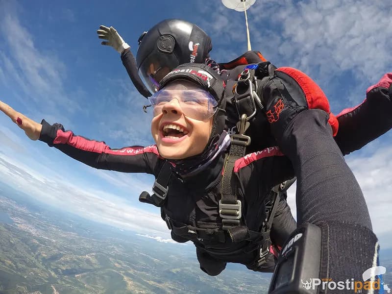 Nori občutki ob skoku s padalom