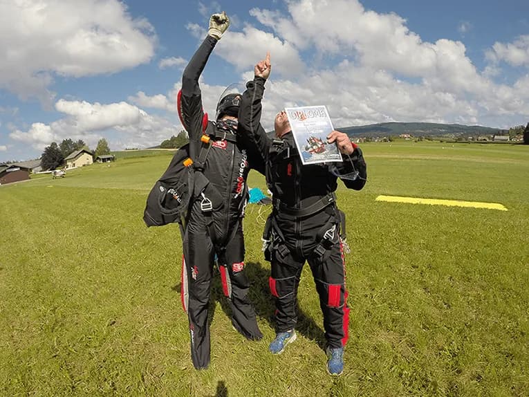 Po opravljenem skoku s padalom vedno gledamo v nebo, kamor bi se takoj vrnili :)