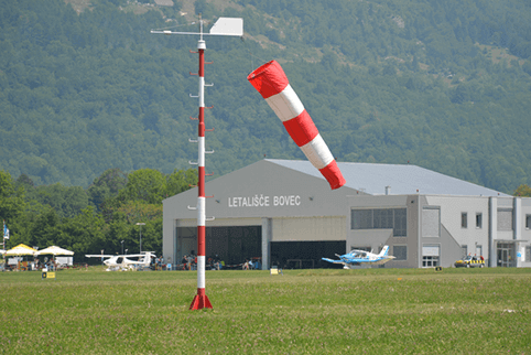 SKOK S PADALOM Z LETALIŠČA BOVEC