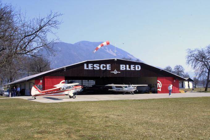 SKOK S PADALOM Z LETALIŠČA LESCE BLED