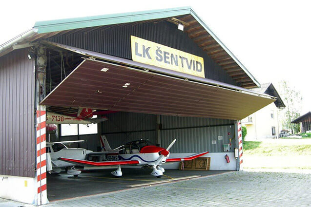 SKOK S PADALOM Z LETALIŠČA ŠENTVID PRI STIČNI